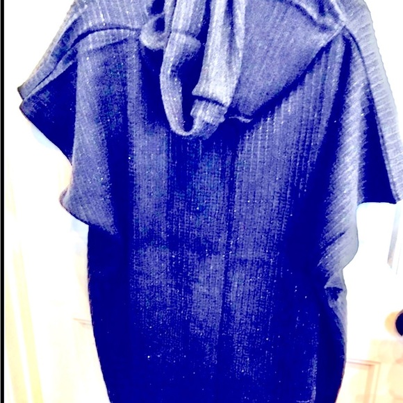 Black Poncho with Pockets - Picture 4 of 4